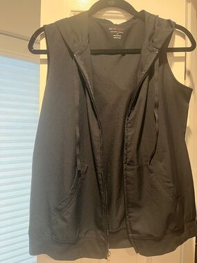 Size M EUC NY&C Sport Black Sleeveless Zip Hoodie